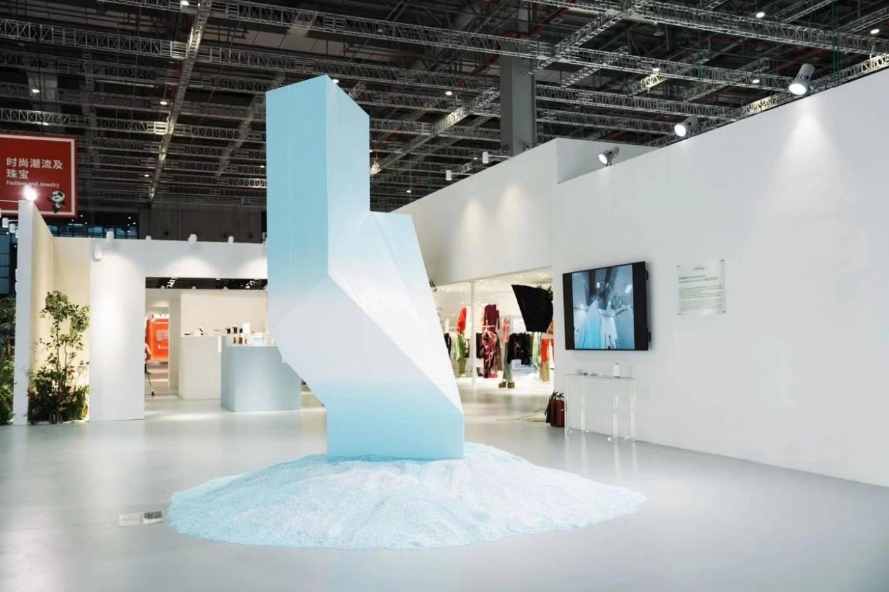 武漢展會設計搭建公司領(lǐng)你看最具有創(chuàng)意00家企業(yè)展臺的2023進博會(百聯(lián)集團展臺)4